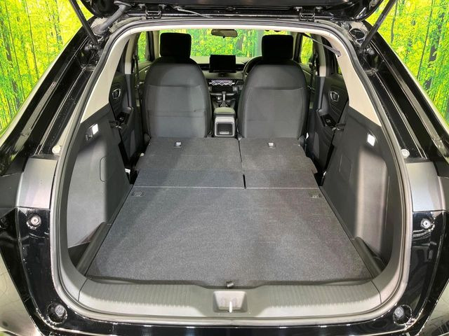 ���i�̂���������ʋ΁A���}���ɏ\���ȉ׎��X�y�[�X���m�ۂ��Ă���܂��B�Z�J���h�V�[�g��|���ƁA�傫�ȉו��̐ύڂ��\�ł���