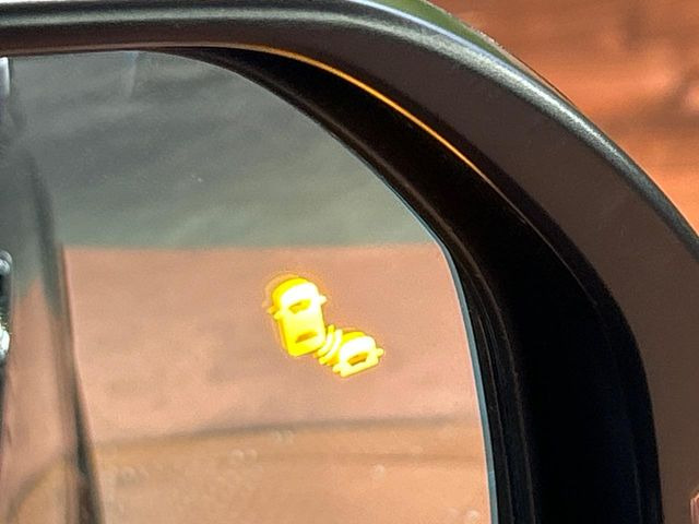 �y�u���C���h�X�|�b�g�C���t�H���[�V�����z���s���A�h�A�~���[�̎��p�ɂȂ�₷���ӏ��Ɍ㑱�Ԃ��ڋ߂���ƃT�C�h�~���[�t�߂Ɍx����\���A�h���C�o�[�ɒ��ӊ��N�����Ă���܂��B