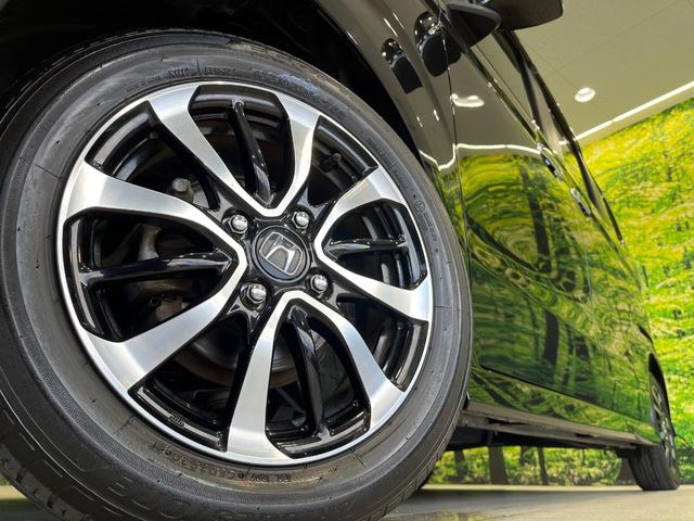 �y����15�C���`�A���~�z�C�[���z�O�ςɃ}�b�`���������A���~�z�C�[���𑕒����Ă���܂��B�e��ЊO�A���~�z�C�[����A�X�^�b�h���X�^�C�����戵�����Ă���܂��B���񂲑��k����������