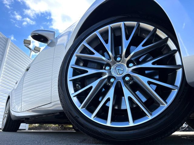 �y����18�C���`�A���~�z�C�[���z�O�ςɃ}�b�`���������A���~�z�C�[���𑕒����Ă���܂��B�e��ЊO�A���~�z�C�[����A�X�^�b�h���X�^�C�����戵�����Ă���܂��B���񂲑��k����������y�h���C�u���R�[�_�[�z�h���C