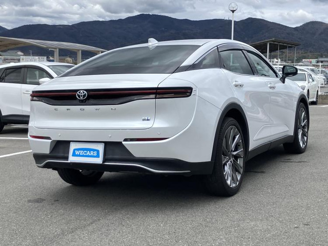 クラウンクロスオーバー2.5 G アドバンスト レザー パッケージ E-Four 4WD