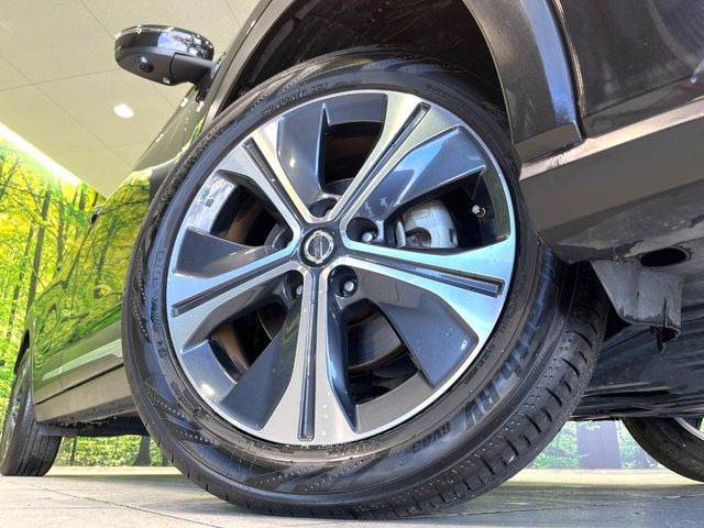 【純正17インチアルミホイール】外観にマッチした純正アルミホイールを装着しております。各種社外アルミホイールや、スタッドレスタイヤも取扱いしております。是非ご相談ください♪