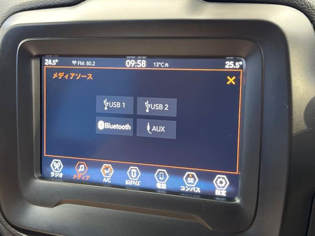 ��Bluetooth:���莝���̃X�}�[�g�t�H���ȂǂƐڑ����A�n���Y�t���[�ʘb��Տꊴ����~���[�W�b�N�Đ������y���݂��������܂��B�����ڑ��ł��̂Ŕς킵��������܂����