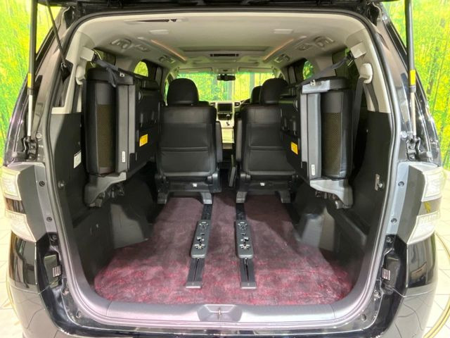 ���i�̂���������ʋ΁A���}���ɏ\���ȉ׎��X�y�[�X���m�ۂ��Ă���܂��B�Z�J���h�V�[�g��|���ƁA�傫�ȉו��̐ύڂ��\�ł���