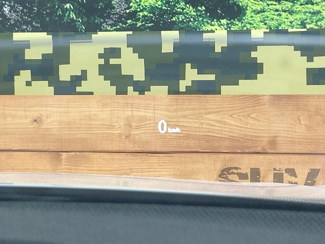 �y�w�b�h�A�b�v�f�B�X�v���C�z���݂̑��x�⑖�s�����f�W�^���\���ŉ^�]�ȑO���̃K���X�ɓ��e!�^�]���A�ڐ������炳���K�v�ȏ����m�F�ł���̂łƂ��Ă��֗��ň��S!