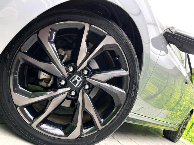 �y����18�C���`�A���~�z�C�[���z�O�ςɃ}�b�`���������A���~�z�C�[���𑕒����Ă���܂��B�e��ЊO�A���~�z�C�[����A�X�^�b�h���X�^�C�����戵�����Ă���܂��B���񂲑��k����������