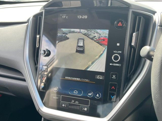 【マルチテレインモニター】車のフロントやサイドのカメラ画像を同時にモニター表示することで、悪路や狭い道を走行時でも周囲の状況確認ができ安心!本格SUVにうれしい装備です♪