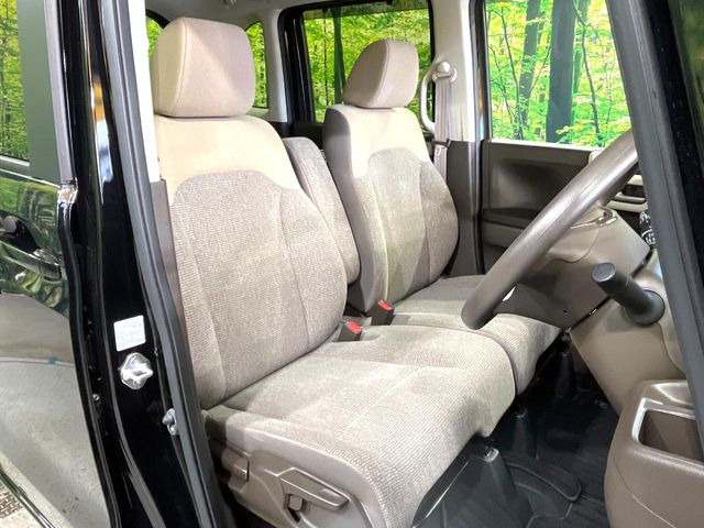 運転席シート廻りは使用感も少なく、良好な状態となっています。丁寧に使われていたことがよくわかりますね。