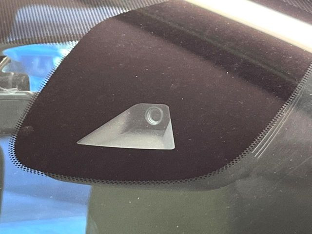 �y�C���e���W�F���g�G�}�[�W�F���V�[�u���[�L�z�t�����g�J�����őO���̎ԗ�����s�҂����m�B�Փ˂������Ȏ��͏Փ˔�Q�y���u���[�L���쓮�A�Փˉ�����T�|�[�g�B�����S�Ƀh���C�u�����y���݂��������܂��B