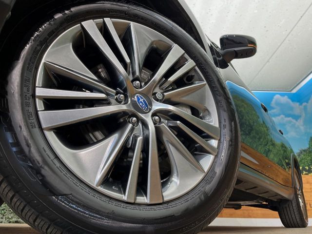 【純正18インチアルミホイール】外観にマッチした純正アルミホイールを装着しております。各種社外アルミホイールや、スタッドレスタイヤも取扱いしております。是非ご相談ください♪