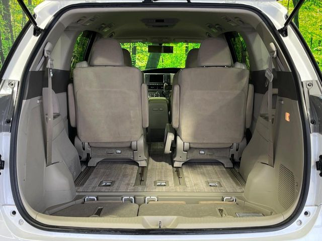 ���i�̂���������ʋ΁A���}���ɏ\���ȉ׎��X�y�[�X���m�ۂ��Ă���܂��B�Z�J���h�V�[�g��|���ƁA�傫�ȉו��̐ύڂ��\�ł���