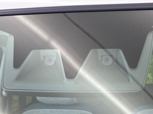 �y�X�}�[�g�A�V�X�g�z���s���ɑO���̎ԗ�����F�����A�Փ˂������Ȏ��͌x��ƃu���[�L�ŏՓˉ���Ɣ�Q�y�����A�V�X�g�B�����S�Ƀh���C�u�����y���݂��������܂��B