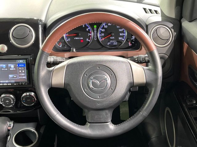 【純正革巻きステアリング】上質な革を使用することで、手にしっかり馴染みとても運転しやすいハンドルです♪