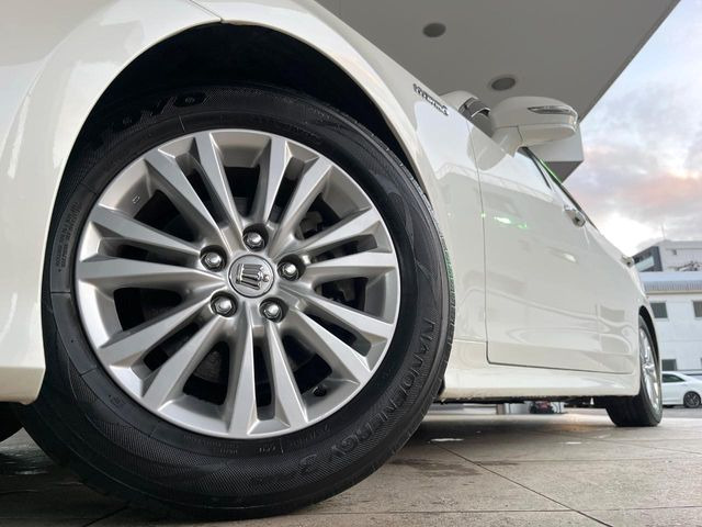 �y����16�C���`�A���~�z�C�[���z�O�ςɃ}�b�`���������A���~�z�C�[���𑕒����Ă���܂��B�e��ЊO�A���~�z�C�[����A�X�^�b�h���X�^�C�����戵�����Ă���܂��B���񂲑��k����������