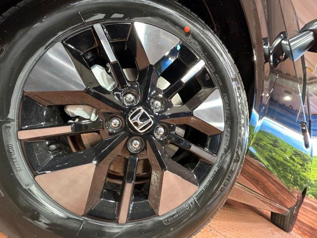 �y����16�C���`�A���~�z�C�[���z�O�ςɃ}�b�`���������A���~�z�C�[���𑕒����Ă���܂��B�e��ЊO�A���~�z�C�[����A�X�^�b�h���X�^�C�����戵�����Ă���܂��B���񂲑��k����������