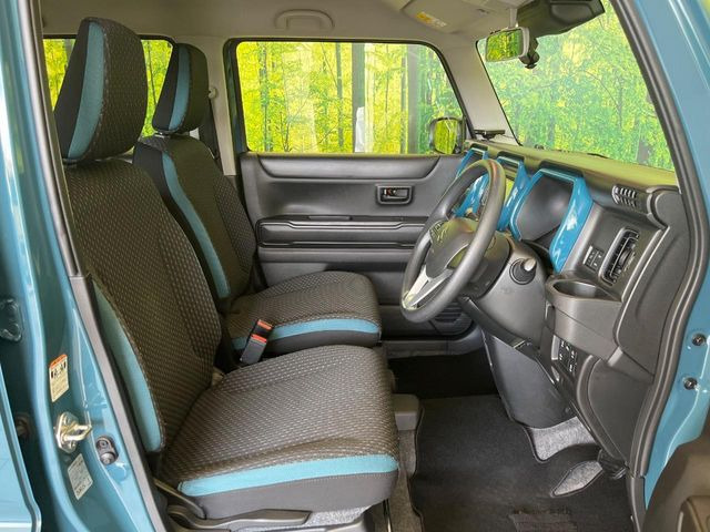 運転席シート廻りは使用感も少なく、良好な状態となっています。丁寧に使われていたことがよくわかりますね。