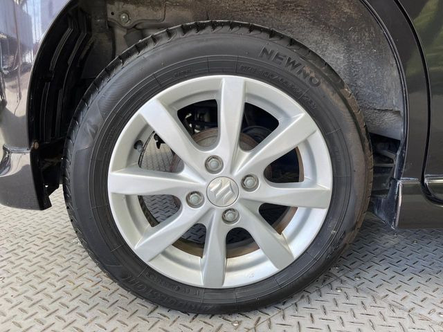 �y����14�C���`�A���~�z�C�[���z�O�ςɃ}�b�`���������A���~�z�C�[���𑕒����Ă���܂��B�e��ЊO�A���~�z�C�[����A�X�^�b�h���X�^�C�����戵�����Ă���܂��B���񂲑��k����������