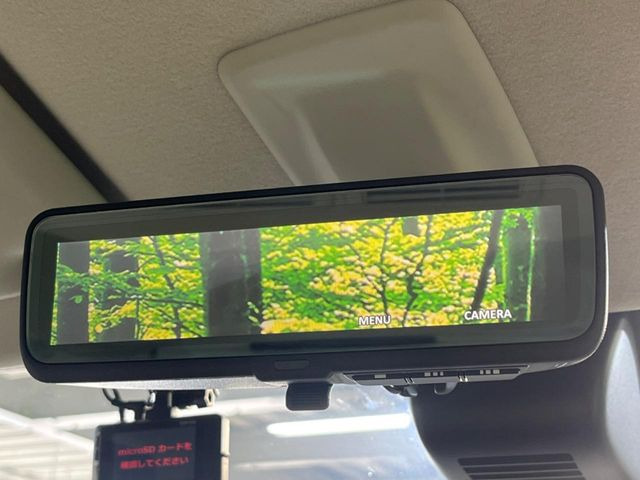 【デジタルルームミラー】後席の大きな荷物や同乗者で後方が確認しづらい時でも安心!カメラが撮影した車両後方の映像をルームミラー内に表示。クリアな視界で状況の確認が可能です!