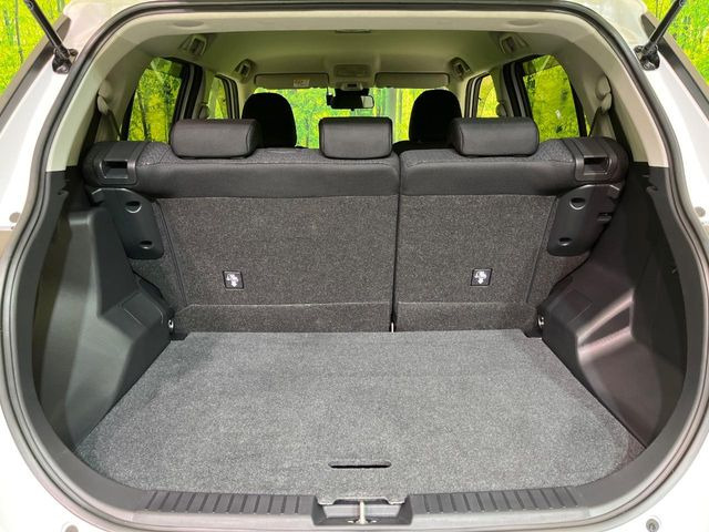 ���i�̂���������ʋ΁A���}���ɏ\���ȉ׎��X�y�[�X���m�ۂ��Ă���܂��B�Z�J���h�V�[�g��|���ƁA�傫�ȉו��̐ύڂ��\�ł���