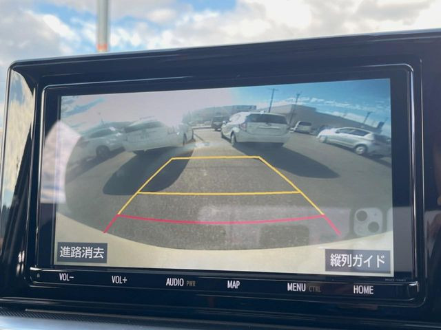 【バックカメラ】駐車時に後方がリアルタイム映像で確認できます。大型商業施設や立体駐車場での駐車時や、夜間のバック時に大活躍!運転スキルに関わらず、今や必須となった装備のひとつです!