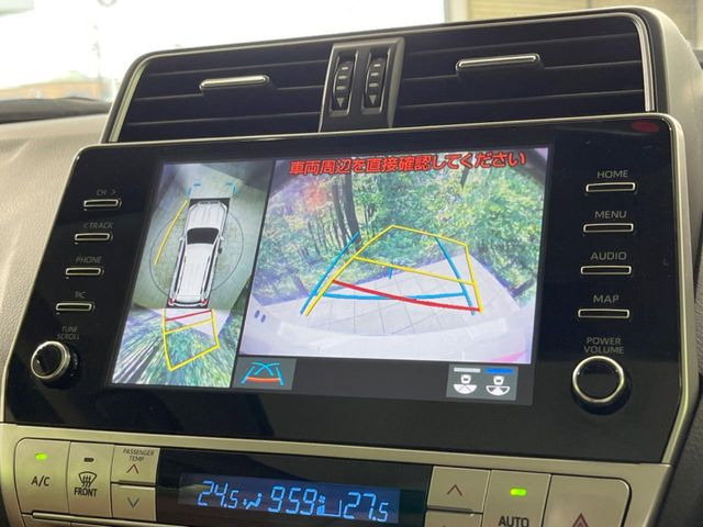 【パノラミックビューモニター】専用のカメラにより、上から見下ろしたような視点で360度クルマの周囲を確認することができます☆死角部分も確認しやすく、狭い場所での切り返しや駐車もスムーズに行えます。