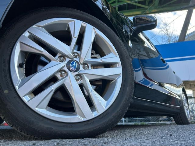 �y����17�C���`�A���~�z�C�[���z�O�ςɃ}�b�`���������A���~�z�C�[���𑕒����Ă���܂��B�e��ЊO�A���~�z�C�[����A�X�^�b�h���X�^�C�����戵�����Ă���܂��B���񂲑��k����������