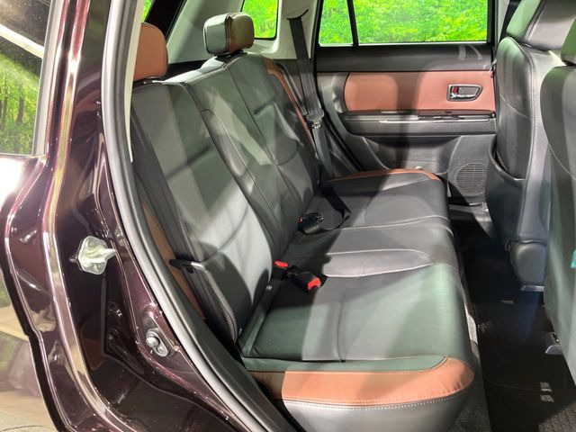 後部座席も気になるようなキズ・汚れやへたり等、大きなダメージはなく、良好な状態です。