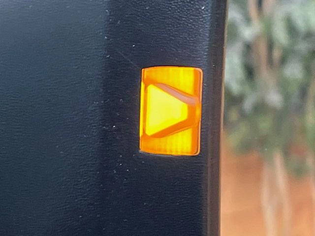 【リヤビークルディティクション】走行中、ドアミラーの死角になりやすい箇所に後続車が接近するとサイドミラー付近に警告を表示、ドライバーに注意喚起と、万一の際はハンドル操作をアシストをします。