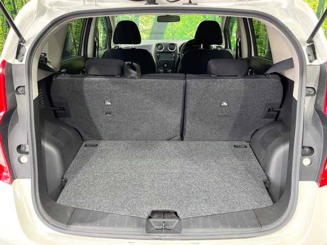 ���i�̂���������ʋ΁A���}���ɏ\���ȉ׎��X�y�[�X���m�ۂ��Ă���܂��B�Z�J���h�V�[�g��|���ƁA�傫�ȉו��̐ύڂ��\�ł���