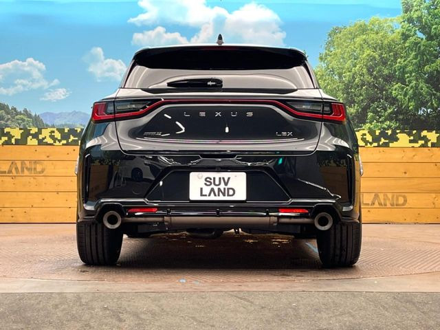 安心の最長10年・走行無制限保証(有償)をご用意。保証内容も充実はもちろん、無料点検&オイル交換や、年中無休の全国・24時間ロードサービスも付帯されておりますのでご安心下さい。