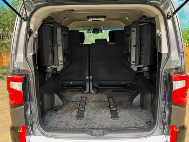 ���i�̂���������ʋ΁A���}���ɏ\���ȉ׎��X�y�[�X���m�ۂ��Ă���܂��B�Z�J���h�V�[�g��|���ƁA�傫�ȉו��̐ύڂ��\�ł���