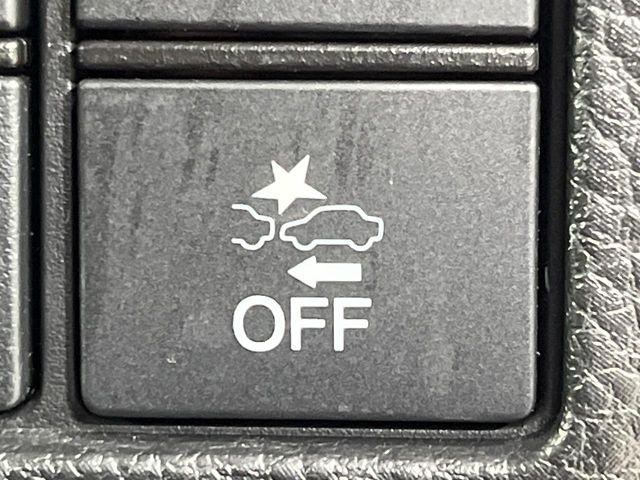 �y�z���_�Z���V���O�z���s���ɑO���̎ԗ�����F�����A�Փ˂������Ȏ��͌x��ƃu���[�L�ŏՓˉ���Ɣ�Q�y�����A�V�X�g�B�����S�Ƀh���C�u�����y���݂��������܂��B