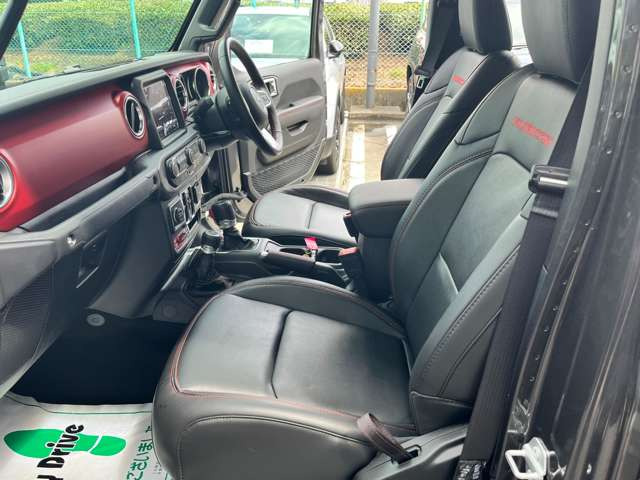 グラディエーター3.6 ルビコン 4WD