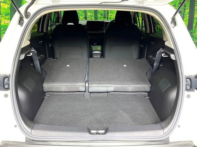 ���i�̂���������ʋ΁A���}���ɏ\���ȉ׎��X�y�[�X���m�ۂ��Ă���܂��B�Z�J���h�V�[�g��|���ƁA�傫�ȉו��̐ύڂ��\�ł���