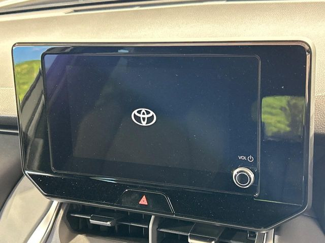 �y8�C���` �f�B�X�v���C�I�[�f�B�I�z���ʂ̃f�B�X�v���C��AppleCarPlay��AndroidAuto�����p�\�B�傫�ȉ�ʂŃX�}�z�i�r�A�v���������p���������܂���