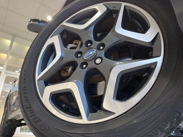 �y����18�C���`�A���~�z�C�[���z�O�ςɃ}�b�`���������A���~�z�C�[���𑕒����Ă���܂��B�e��ЊO�A���~�z�C�[����A�X�^�b�h���X�^�C�����戵�����Ă���܂��B���񂲑��k����������