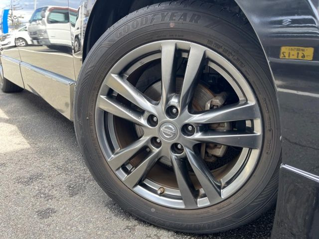 �y����18�C���`�A���~�z�C�[���z�O�ςɃ}�b�`���������A���~�z�C�[���𑕒����Ă���܂��B�e��ЊO�A���~�z�C�[����A�X�^�b�h���X�^�C�����戵�����Ă���܂��B���񂲑��k������