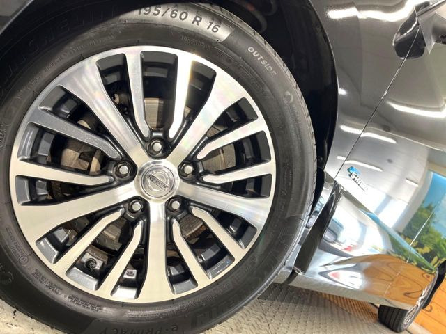 �y����16�C���`�A���~�z�C�[���z�O�ςɃ}�b�`���������A���~�z�C�[���𑕒����Ă���܂��B�e��ЊO�A���~�z�C�[����A�X�^�b�h���X�^�C�����戵�����Ă���܂��B���񂲑��k����������