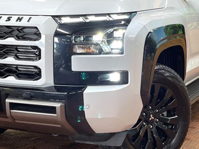 �yLED�w�b�h���C�g�z���V����ԑ��s�����ǍD�Ȏ��E���m�ۂ����S���ĉ^�]�ł��鍂�P�xLED�w�b�h���C�g�𑕔�!�_�����x�������A����d�͂��}�����Ă��܂��B