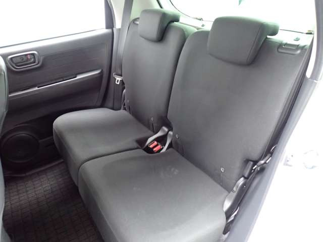 ★内装は専門業者によるルームクリーニング施工★シート・天井・ダッシュボード等に傷やシミ、汚れ等もなく綺麗で嫌な臭い等もありません!清潔で気持ちいい!★