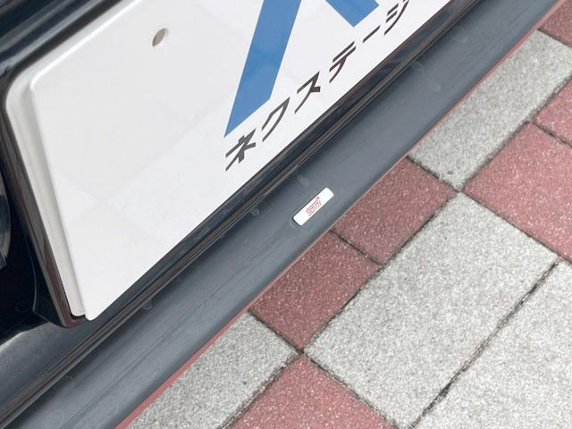 �ySTI�t���G�A���z�t�����g�E�T�C�h�E���A��STI�̃G�A���œ���B�O�ς̃X�|�[�e�B�[�����ۗ������Ă���邾���łȂ��A�������s���̋�̓o�����X���œK�����Ă���܂��B