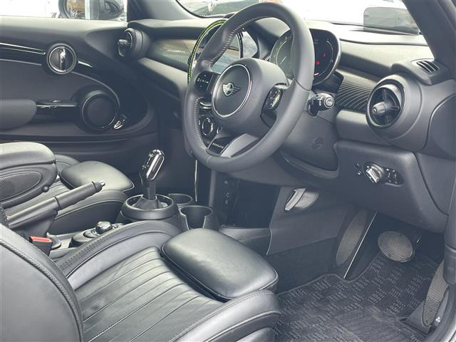 ミニクーパー S レゾリュート エディション DCT