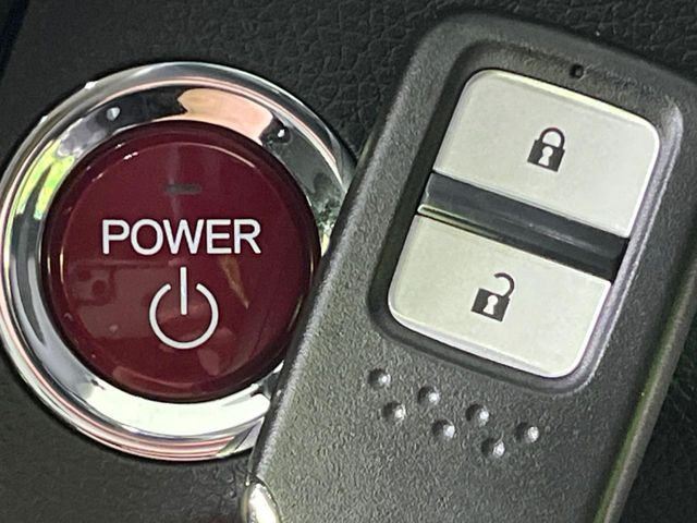 �yHonda�X�}�[�g�L�[�z�J�o����|�P�b�g�ɓ��ꂽ�܂܂ł��h�A�̎{���E�������\�ȃX�}�[�g�L�[�𑕔��B�G���W���̃I���E�I�t�����J�M�����o���K�v����������Ƃ��Ă��֗��ł���