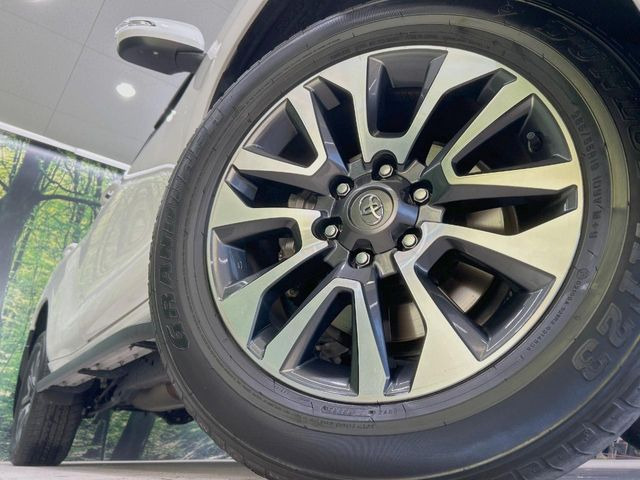 �y����19�C���`�A���~�z�C�[���z�O�ςɃ}�b�`���������A���~�z�C�[���𑕒����Ă���܂��B�e��ЊO�A���~�z�C�[����A�X�^�b�h���X�^�C�����戵�����Ă���܂��B���񂲑��k����������