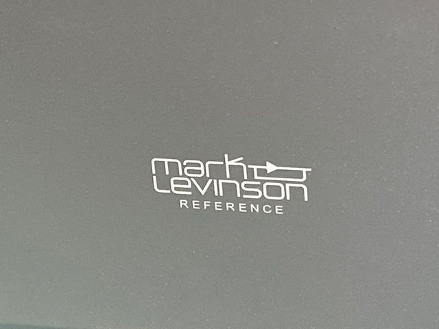 �y�}�[�N���r���\���T�E���h�V�X�e���z���[�J�[�I�v�V�����̍��i�ʃT�E���h�V�X�e���𓋍ځB��p�̃`���[�j���O���{���ꂽ�召�l�X�ȃX�s�[�J�[����ǎ��ȃT�E���h���t�ł��A�Տꊴ���ӂ�鉹����Ԃ����o���܂��B