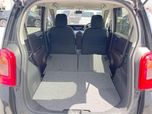 ���i�̂���������ʋ΁A���}���ɏ\���ȉ׎��X�y�[�X���m�ۂ��Ă���܂��B�Z�J���h�V�[�g��|���ƁA�傫�ȉו��̐ύڂ��\�ł���