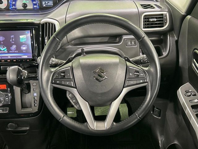 �y�����v�����X�e�A�����O�z�㎿�Ȋv���g�p���邱�ƂŁA��ɂ����������݂ƂĂ��^�]���₷���n���h���ł���