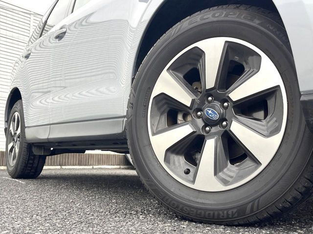 �y����17�C���`�A���~�z�C�[���z�O�ςɃ}�b�`���������A���~�z�C�[���𑕒����Ă���܂��B�e��ЊO�A���~�z�C�[����A�X�^�b�h���X�^�C�����戵�����Ă���܂��B���񂲑��k����������
