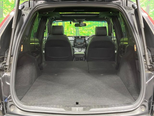 後席を格納すると、これだけの広さが!シーンに合わせたシートアレンジで、大きな荷物も積むことが出来ます♪