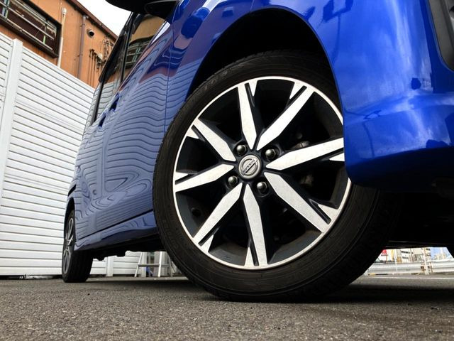 �y����15�C���`�A���~�z�C�[���z�O�ςɃ}�b�`���������A���~�z�C�[���𑕒����Ă���܂��B�e��ЊO�A���~�z�C�[����A�X�^�b�h���X�^�C�����戵�����Ă���܂��B���񂲑��k����������